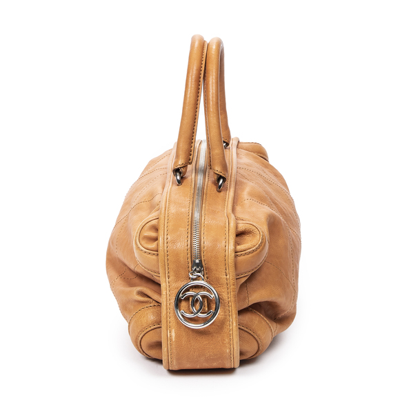 Chanel CC Charm Boston Bag - Picture 4 of 9